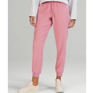Lululemon on the fly 28" jogger size2 Pink Taupe